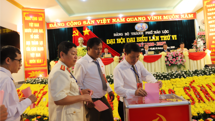 Lâm Đồng: Mơgêi hneăng hôp mâu kăn Đảng [o# pơlê kong krâm  Bảo Lộc