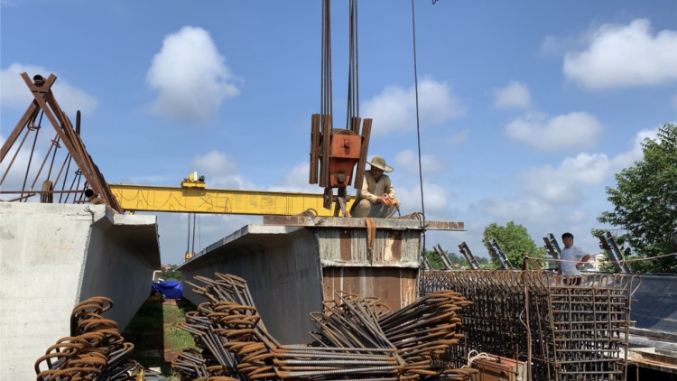 Troăng kân Peăng mâ hâi lo – peăng mâ hâi lu {uôn Ma Thuột (Dak Lak) hrá pro xua ôh hâi ‘mâi xe\n hngêi trăng