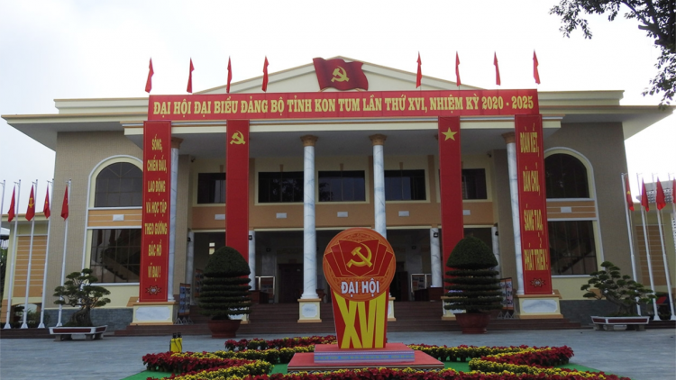 Kon Tum hbrâ ăm Hneăng hôp Đảng [o# kong pơlê apoăng a Tây Nguyên