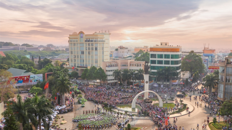 Tơdroăng ki ôh tá kâi piu [lêi trâng hơngui hơnăm 1975: {lêi trâng dêi tơdroăng môi tuăn