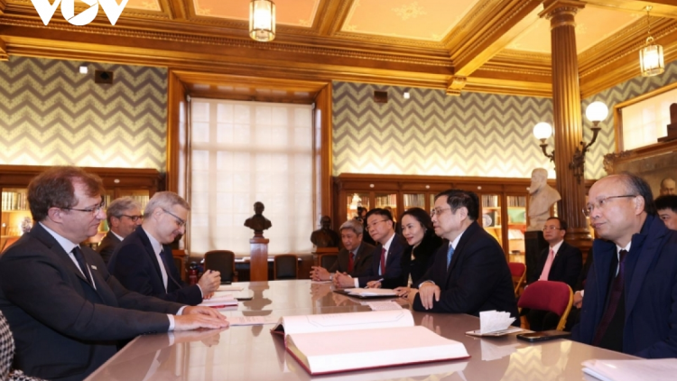 Pôa Phạm Minh Chính, Ngế pro xiâm hnê ngăn tơnêi têa pêi cheăng ƀă Viê̆n Pasteur Paris