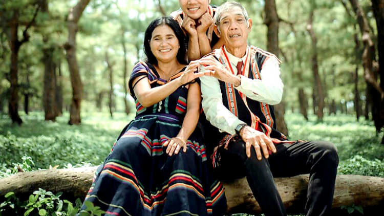 Pói vâ hmôu, jiâ châ tê mơ’no troh kơpong hơngế