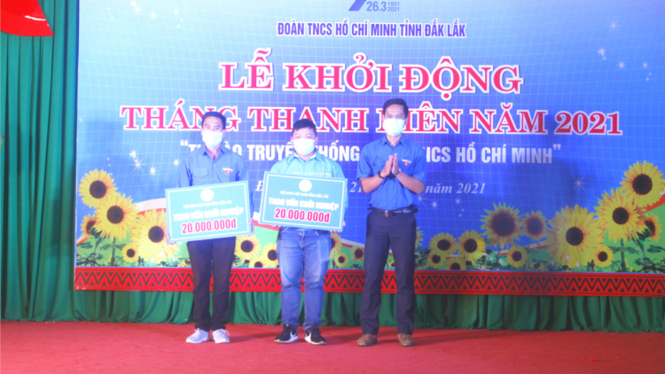 Khu xiâm pơkuâ Đoân droh rơtăm pơxiâm tơku\m pêi pro Khế droh rơtăm [a\ Têt pêt loăng