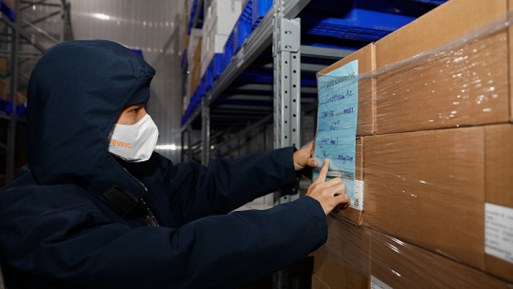 Vâ chê 1 rơtuh klŏng pơkeăng vaccine hbrâ mơdât COVID 19 vêh troh a Việt Nam