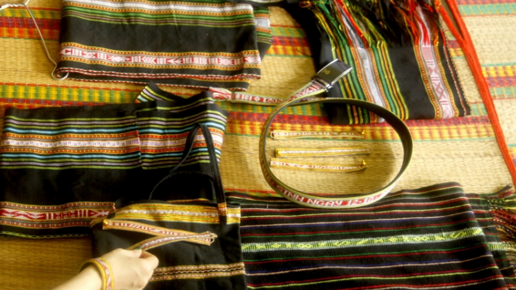 Hmôu jiâ dêi hdroâng Rơđế chal nếo