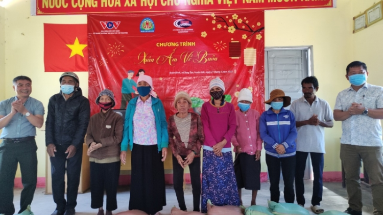 VOV Tây Nguyên diâp kơxuô tơmeăm Têt ăm mâu rơpŏng kơtiê a pơlê pro nhŏng o