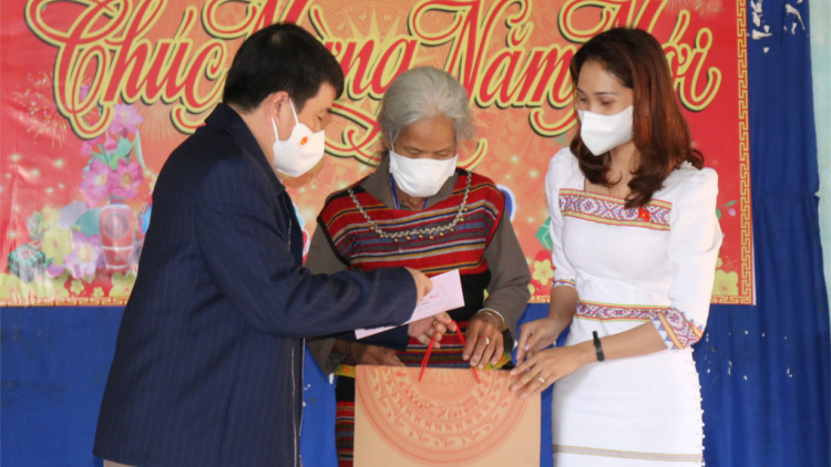 Pói tơngah apoăng rơnó hơngui dêi ngế kăn Kuô̆k hô̆i kuăn ngo Brâu