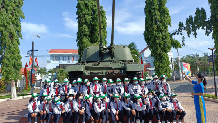 Chuât chhâk xơtó đi đo ƀlêi trâng Đăk Tô  - Tân Cảnh