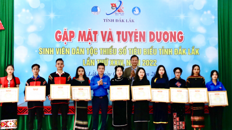 Dak Lak: Khĕn kơdeăn 59 ngế sinh viên hdroâng kuăn ngo