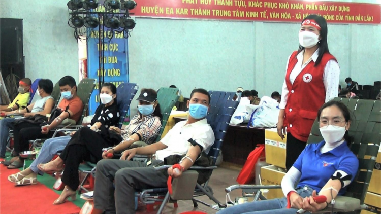 Dak Lak mơhnhôk vâ chê 3.000 tơdrong mơheăm ăm roh Têt