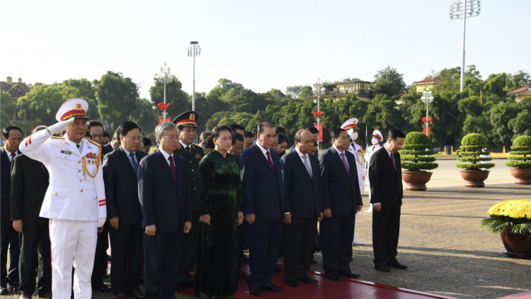 Kăn xiâm Đảng, Măt trâ̆n tơnêi têa Việt Nam tơbâ mâu ngế hlâ ai hnoăng hlối mot a hngêi ‘măn poăng Pôa Hồ Chí Minh, Kăn xiâm hnê ngăn tơnêi têa ki apoăng