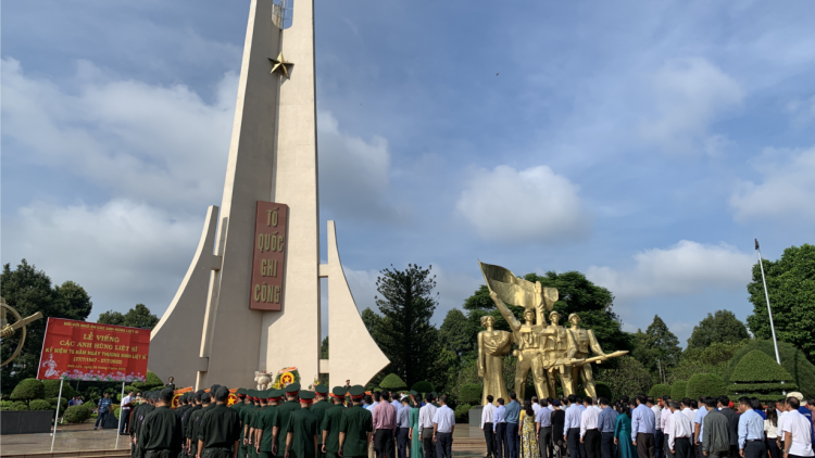 ​  Đảng ƀô̆, khu râ kăn pơkuâ kong pơlê Dak Lak lăm pôu ngăn ilâng kiâ mô đô̆i