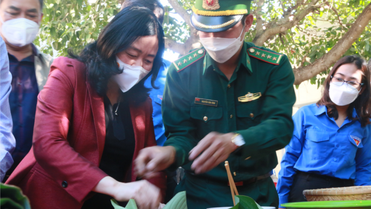 Kăn pơkuâ pơtâng tối mơhnhôk kuăn pơlê Tơnêi têa lăm pôu diâp kơxuô tơmeăm Têt a kong pơlê Dak Lak