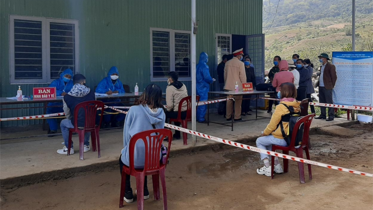 ​ ​ Kon Tum: Pơtê pơtân mau tíu séa ngăn hbrâ mơdât pơreăng COVID-19