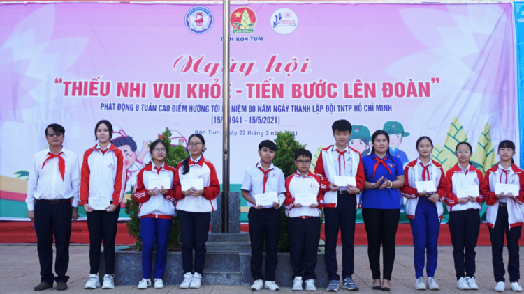 Tây Nguyên: Hơniâp ro mâu tơdroăng cheăng tơbâ 90 hơnăm hâi mơjiâng Đoân Droh rơtăm Kŏng san Hồ Chí Minh