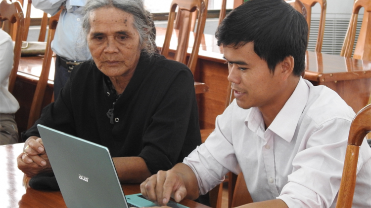 Pâ ăm hlá mơ-éa ăm phêp vâ A Kâm pơtối châ pêi tơdroăng ki le\m tro