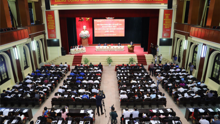 Hôp tơpui tơno ‘na khoa hok tơnêi têa  ‘’50 hơnăm pêi pro tiô Rơkong tối pơchân dêi Pôa Hồ’’ ​