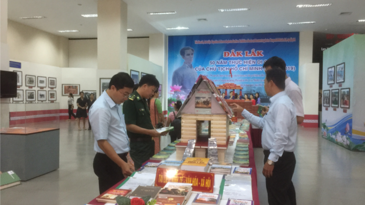 Mơđah um ‘’Dak Lak - 50 hơnăm pêi pro tiô Rơkong hnê pơchân dêi Hồ Chí Minh, Kăn xiâm hnê ngăn tơnêi têa hneăng hdrối
