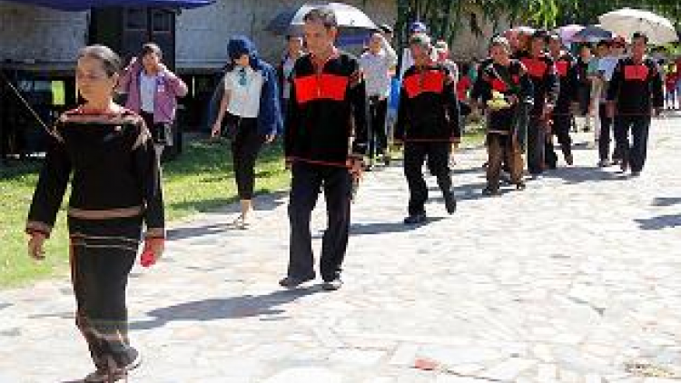 Ki le\m tro túa pơko\ng o\ng mế dêi mơngế Rơđế