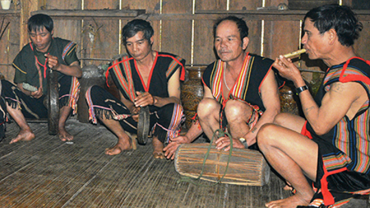 Xơtó đi đo idrâp chêng koăng Mơ Nâm