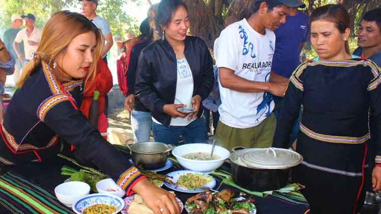 Rơmôe kơchâi tơ-uâ tơvât [ă hơ’neh í dêi mơngế Rơđế