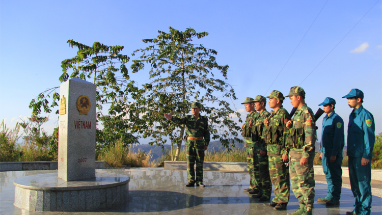 Krih  tơviah tơneăn hdró hnoăng pơkuâ pái tíu tơkăng kong pơla Việt Nam - Lếo - Kul
