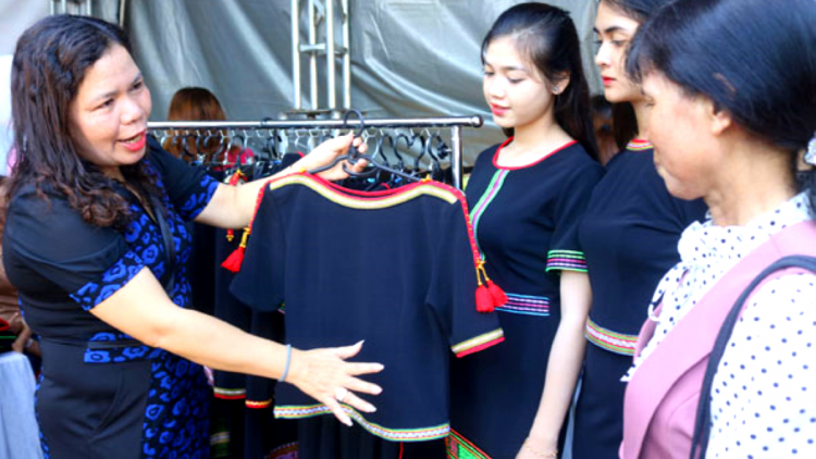 Ngế kơdrâi kăn [o# pơtâ bro rơneăm tung ếo pơtâk tiô chal nếo