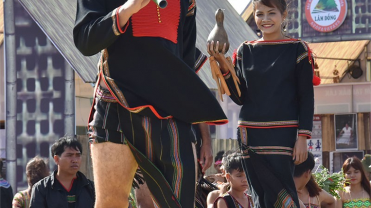 Mơđah tơbleăng xâp ếo pơtâk ‘’ tơdroăng púi vâ tơmeăm teăn ‘’