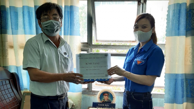 Gia Lai: Tơtô mâu hiâm tuăn le\m tro tung pơreăng Covid-19