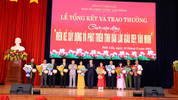 Dak Lak mơgêi roh mơhnhôk “Tăng troăng mơjiâng kong pơlê kro mơdro\ng le\m rơkê”