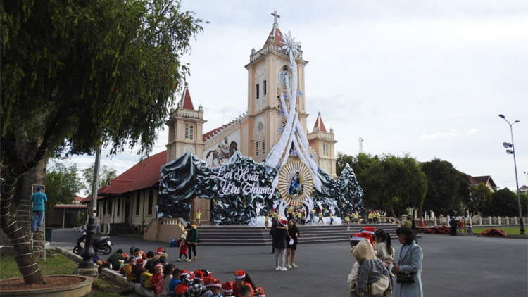 Hâk ro tơdroăng ki tơkôm Noel a kơpho# kong ngo Kon Tum