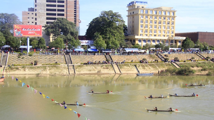 Kon Tum pơxiâm po mơd^ng rơnó Hơngui Đinh Dậu