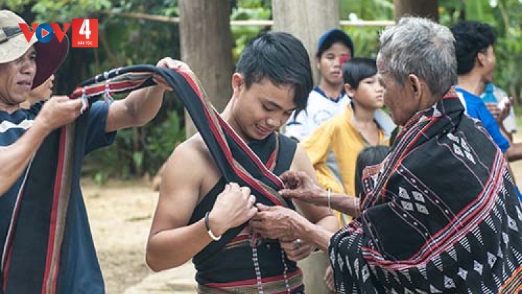 BÊN BẾP LỬA HỒNG; LỜI RU ABEL (Dân ca Cơ Tu)