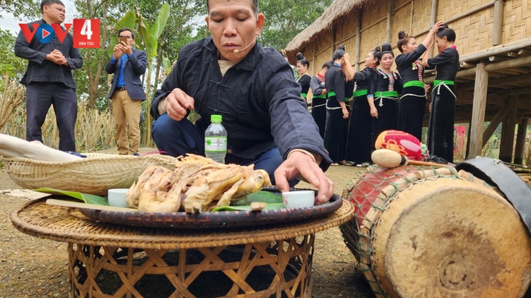 Tưng bừng lễ Pang Phoóng của người Kháng ở Điện Biên