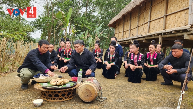 Pang Phoóng - Nghi lễ độc quyền của người Kháng mang dòng họ Lò Khul 