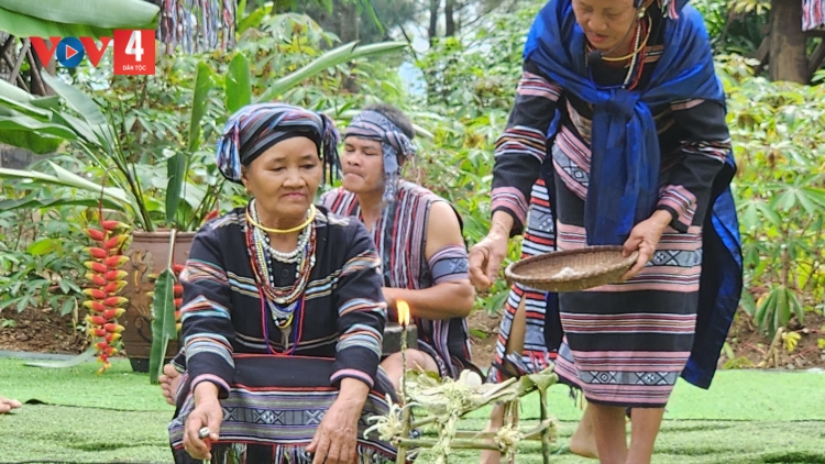 Sắc màu văn hóa dân tộc H'rê tại "Ngôi nhà chung"