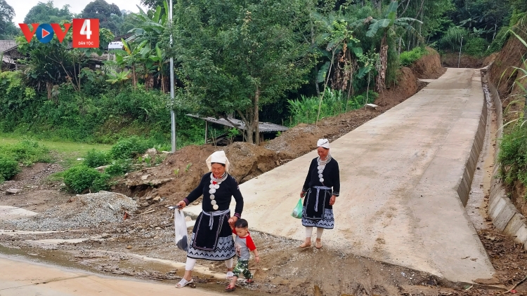 TUYÊN QUANG HẾT LAI KHA TÀNG CỎP FẤN HẾT KIN VẰN HẲM ĐÂY