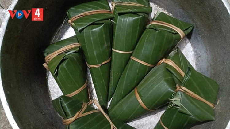 Bánh “coóc mò” trong lễ thôi nôi của người Tày, Nùng