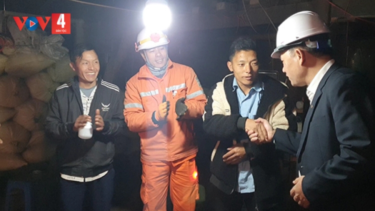 Bản người Mông ẩn sâu sau cánh rừng già có điện lưới đón năm mới