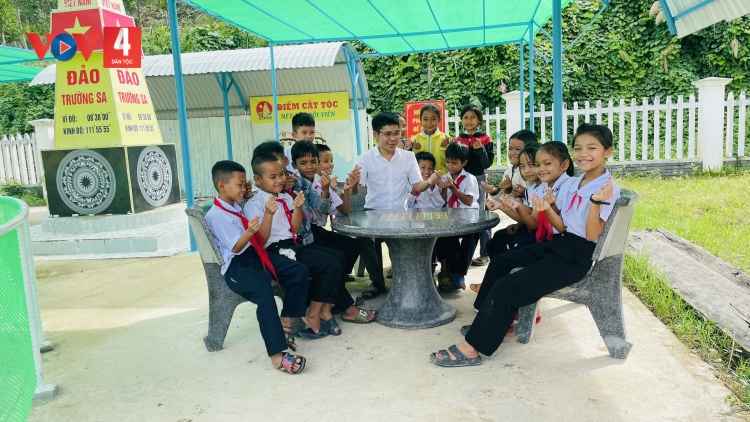 CLAN BHỨAH CR’NOỌ CHẮP KIÊNG VEL BHƯƠL, LOOM LUÔNH HÂNG HƠNH ACOON CÓH ĐOỌNG HA HỌC SINH ACOON CÓH