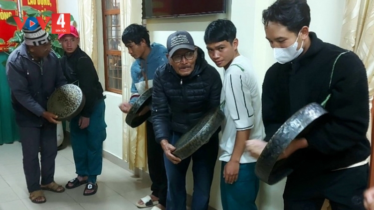 Nghệ nhân già và nỗ lực truyền dạy cồng chiêng cho thế hệ trẻ K'ho