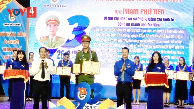 48 CÁN BỘ ĐOÀN TR’HAANH ÂNG THÀNH PHỐ ĐÀ NẴNG ĐƠP CH’NER 26/3