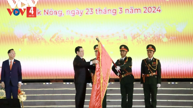 CHỦ TỊCH QUỐC HỘI VƯƠNG ĐÌNH HUỆ PA ĐƠP ĐOỌNG HUÂN CHƯƠNG ĐỘC LẬP HẠNG NHẤT HA TỈNH ĐẮK NÔNG