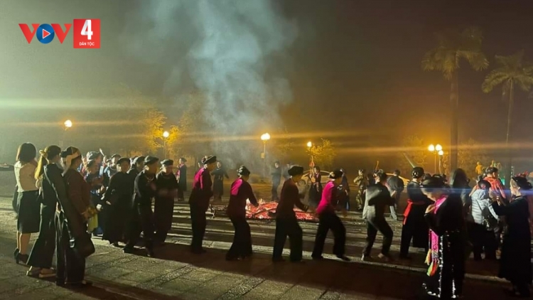 K’CIR THỰC HÀNH THEN ÂNG MANỨIH TÀY, NÙNG, THÁI: P’TÊẾT PAZƯM LÂNG CLAN BHỨAH