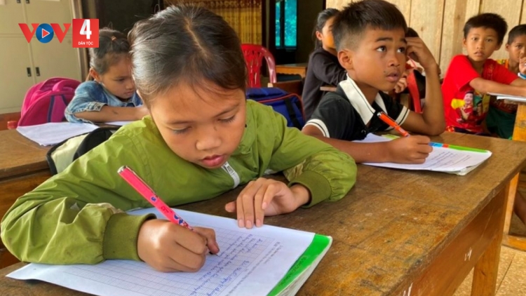 XAY BHRỢ K’RƠ BH’RỢ NHÂM MÂNG SĨ SỐ HỌC SINH ZR’LỤ ĐHANUÔR ACOON COH LÂNG DA DING K’COONG XANG TẾT NGUYÊN ĐÁN.