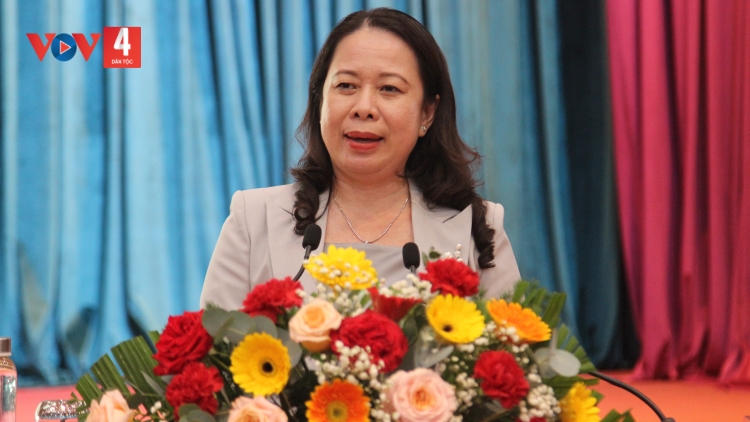 QUYỀN CHỦ TỊCH NƯỚC VÕ THỊ ÁNH XUÂN: BH’RỢ THI ĐUA KHEN THƯỞNG NĂC CHOOM CRÊÊ LÂNG ĐHR’NĂNG LA LUA, MOOT ĐHỘ TƯƠC PR’ĂT TR’MÔNG