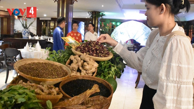 BH’NƠƠN BH’RỢ ÂNG CƠ TU BƠƠN ĐƠƠNG OOY KHÁCH SẠN, RESORT 5 SAO