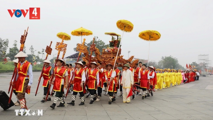 GIỖ TỔ HÙNG VƯƠNG 2024: R’RỘ R’RĂM BHIỆC ĐƠƠNG KIỆU CHÔ ĐỀN HÙNG