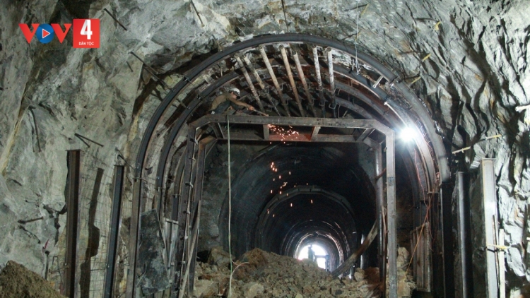 K’RONG LƯCH PR’ĐƠỢ PA LIÊM ĐHR’NĂNG HR’RẬP BOỌNG BÃI GIÓ