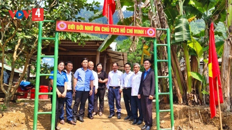 NAM GIANG PA CĂH CR’NOỌ BH’RỢ ZR’LỤ ĐHANUÔR ẶT VEL BHƯƠL T’MÊÊ KIỂU MẪU